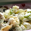 Салат из куриного филе с яблоком и виноградом